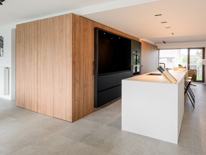 keuken met wandbekleding als centrale blikvanger